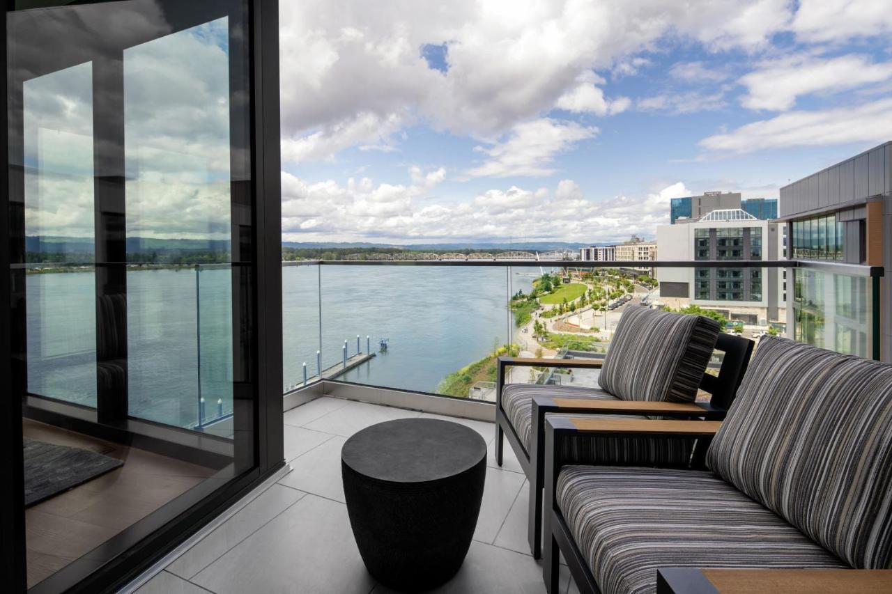 Ac Hotel By Marriott Vancouver Waterfront Exterior photo