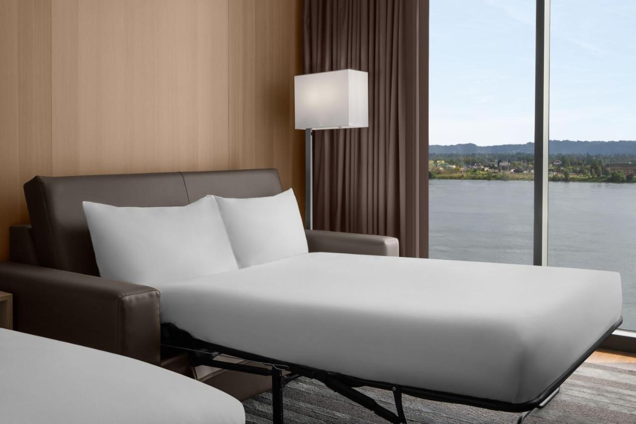 Ac Hotel By Marriott Vancouver Waterfront Exterior photo